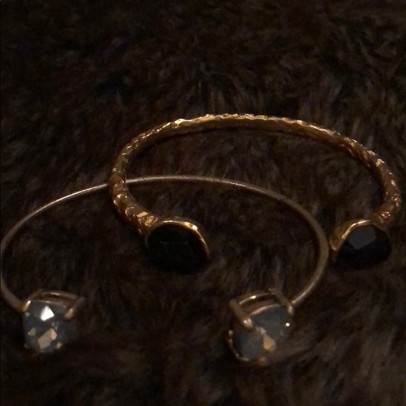 Two gold Bangle Bracelets - Picture 2 of 5